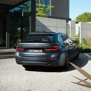 _wpframe_custom/gallery/files/wpf_sitemanager/t_bmw-5-series-touring-highlights-design-mosaic-gallery-desktop-02jpg_1612260864.jpg