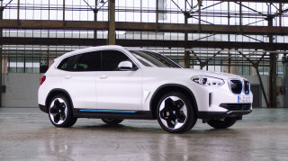 _wpframe_custom/gallery/files/wpf_sites_paragraphs_parts/t_bmw-xseries-ix3-highlights-highlight-desktop-04jpg_1613048669.jpg